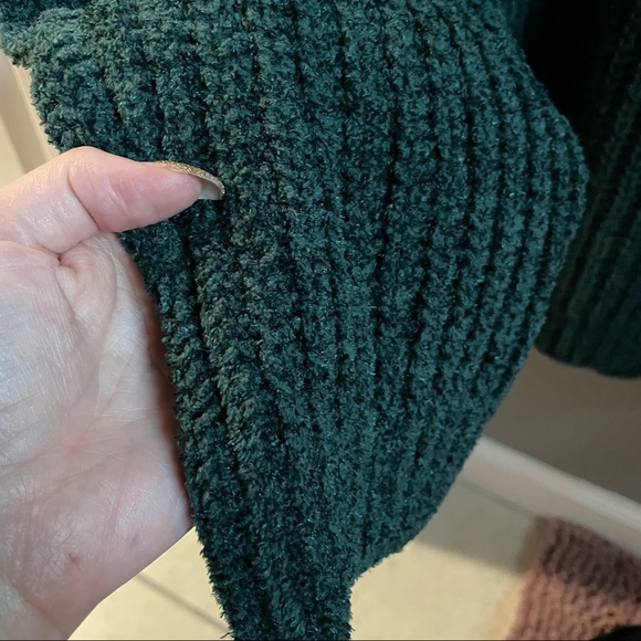 Express Sweater - Picture 3 of 3